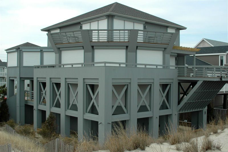 A building with many windows and a balcony.